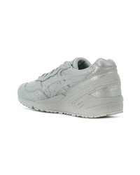 Chaussures de sport grises Asics