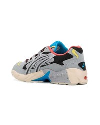 Chaussures de sport grises Asics