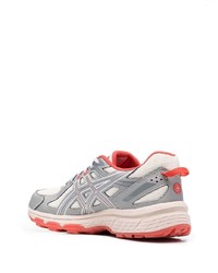 Chaussures de sport grises Asics