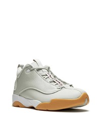 Chaussures de sport grises Jordan