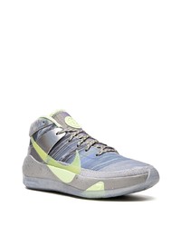 Chaussures de sport grises Nike