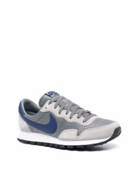 Chaussures de sport grises Nike