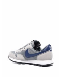 Chaussures de sport grises Nike