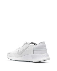 Chaussures de sport grises Nike