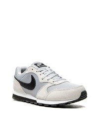 Chaussures de sport grises Nike