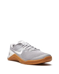 Chaussures de sport grises Nike