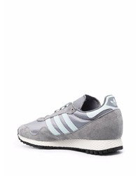 Chaussures de sport grises adidas