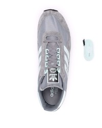 Chaussures de sport grises adidas