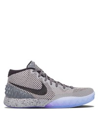 Chaussures de sport grises Nike