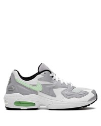 Chaussures de sport grises Nike