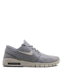 Chaussures de sport grises Nike