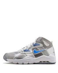 Chaussures de sport grises Nike