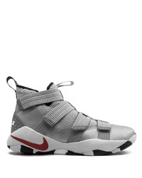 Chaussures de sport grises Nike