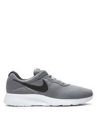 Chaussures de sport grises Nike