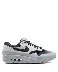 Chaussures de sport grises Nike