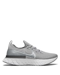 Chaussures de sport grises Nike