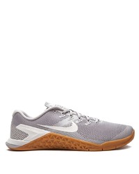 Chaussures de sport grises Nike