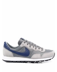 Chaussures de sport grises Nike