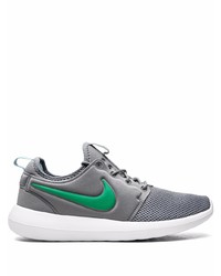 Chaussures de sport grises Nike