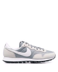 Chaussures de sport grises Nike