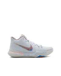 Chaussures de sport grises Nike