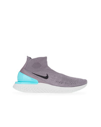 Chaussures de sport grises Nike