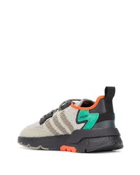 Chaussures de sport grises adidas