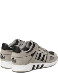 Chaussures de sport grises adidas