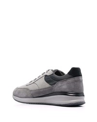 Chaussures de sport grises Geox
