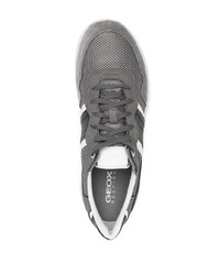 Chaussures de sport grises Geox