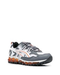 Chaussures de sport grises Asics