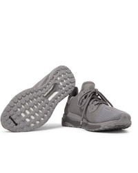 Chaussures de sport grises adidas Consortium