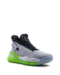 Chaussures de sport grises Jordan