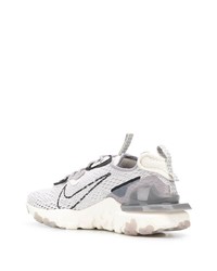 Chaussures de sport grises Nike