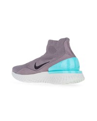 Chaussures de sport grises Nike