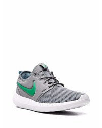 Chaussures de sport grises Nike