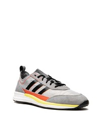 Chaussures de sport grises adidas