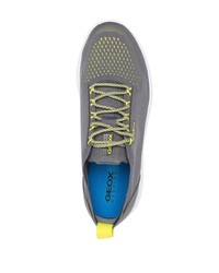 Chaussures de sport grises Geox