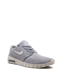 Chaussures de sport grises Nike