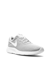 Chaussures de sport grises Nike