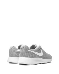 Chaussures de sport grises Nike