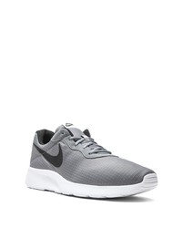 Chaussures de sport grises Nike