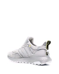 Chaussures de sport grises adidas