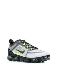 Chaussures de sport grises Nike