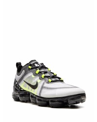 Chaussures de sport grises Nike