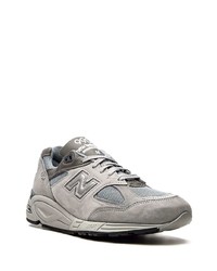 Chaussures de sport grises New Balance