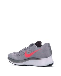 Chaussures de sport grises Nike