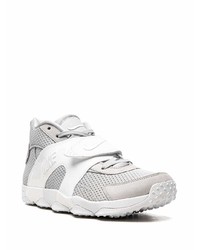 Chaussures de sport grises Nike