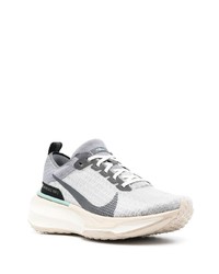 Chaussures de sport grises Nike