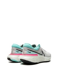 Chaussures de sport grises Nike